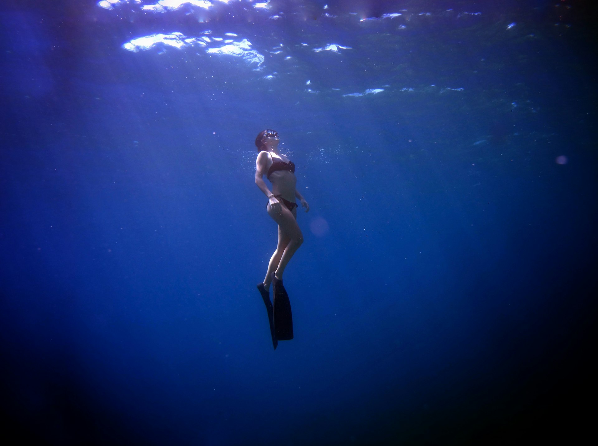 a woman in a bikini swims in the water spectrautonomie.be